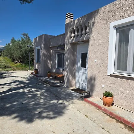 Olive Garden Cottage, Krines Holiday home