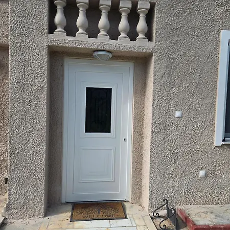 Olive Garden Cottage, Krines Holiday home *