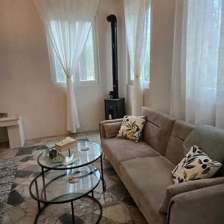 Olive Garden Cottage, Krines Holiday home Velo-Vocha