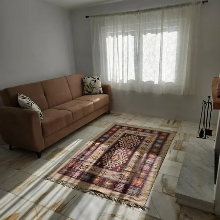 Olive Garden Cottage, Krines Holiday home *