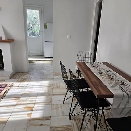 Olive Garden Cottage, Krines Holiday home *